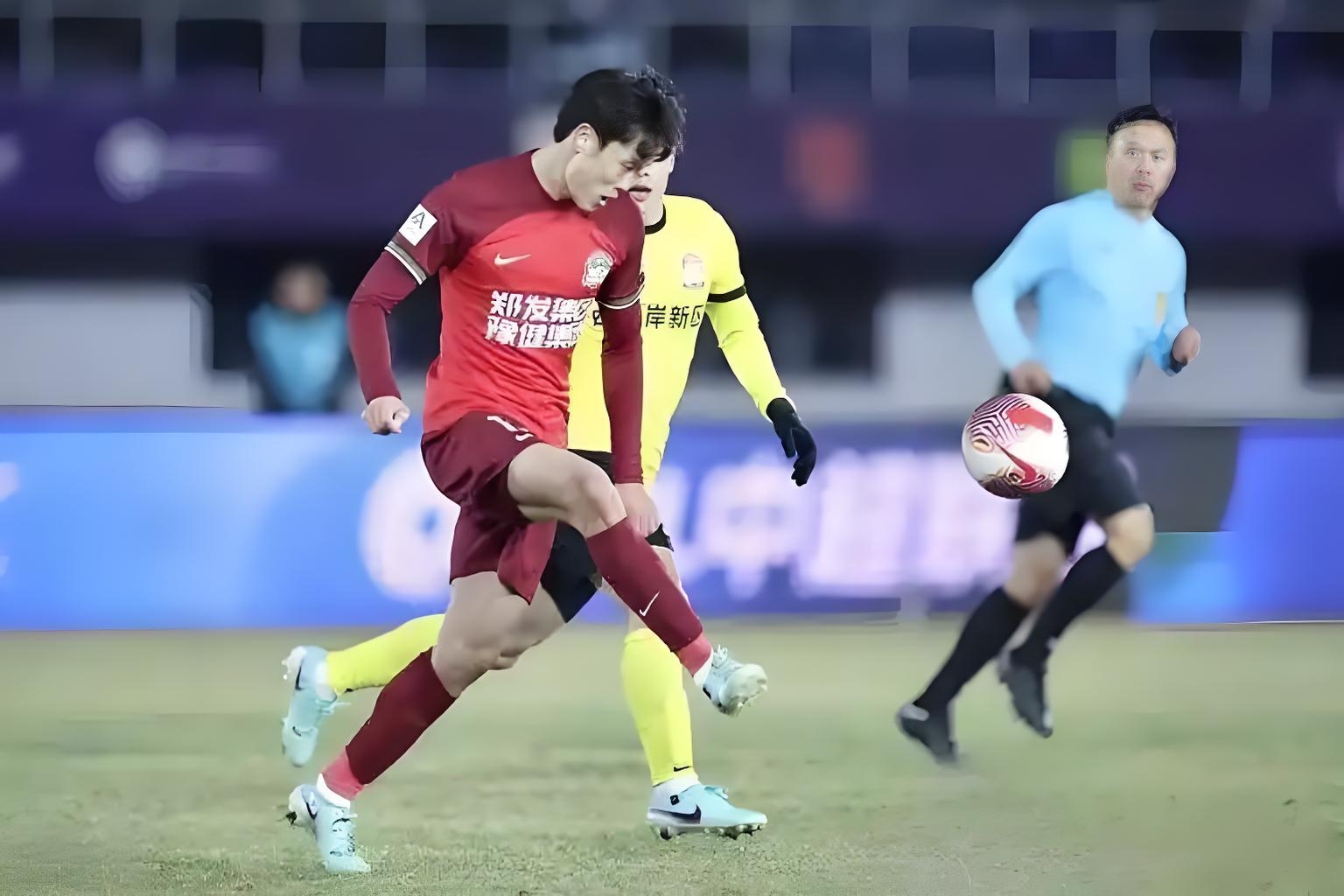 西甲赛程吃紧，广东宏远清晨主帅复盘，话题不断，年轻球员得到机会的简单介绍